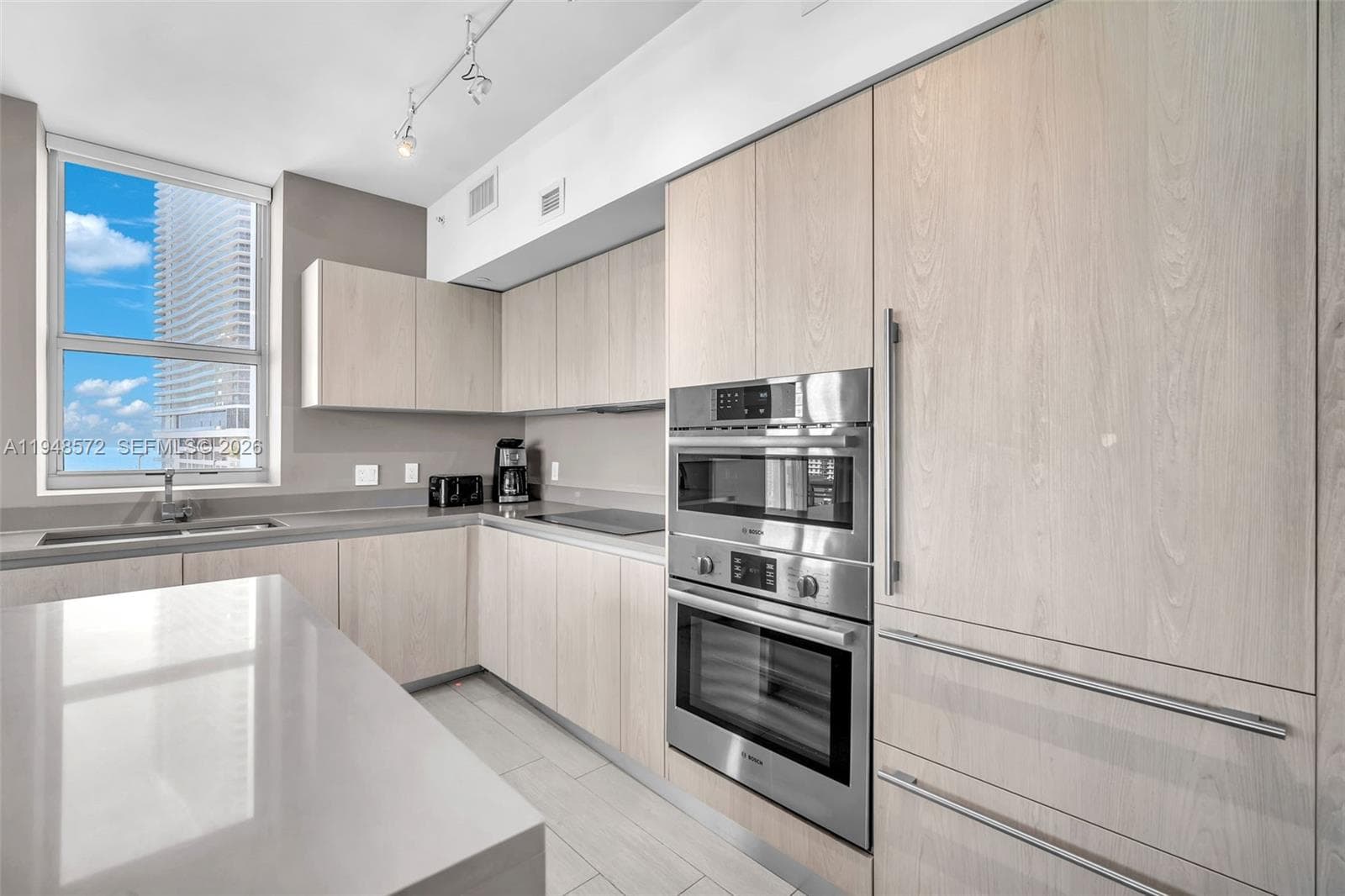 4010 Ocean Dr R701 photo 9