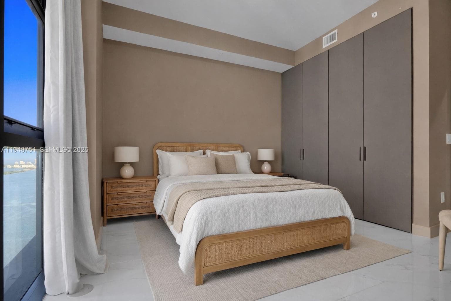 700 NE 24 PH5801 photo 24