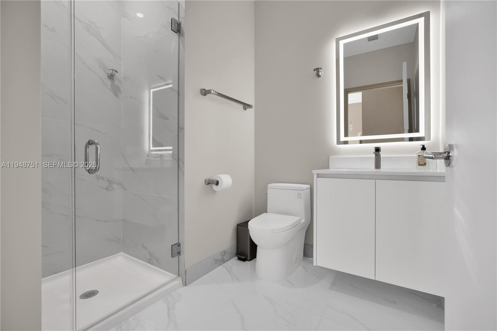 700 NE 24 PH5801 photo 25