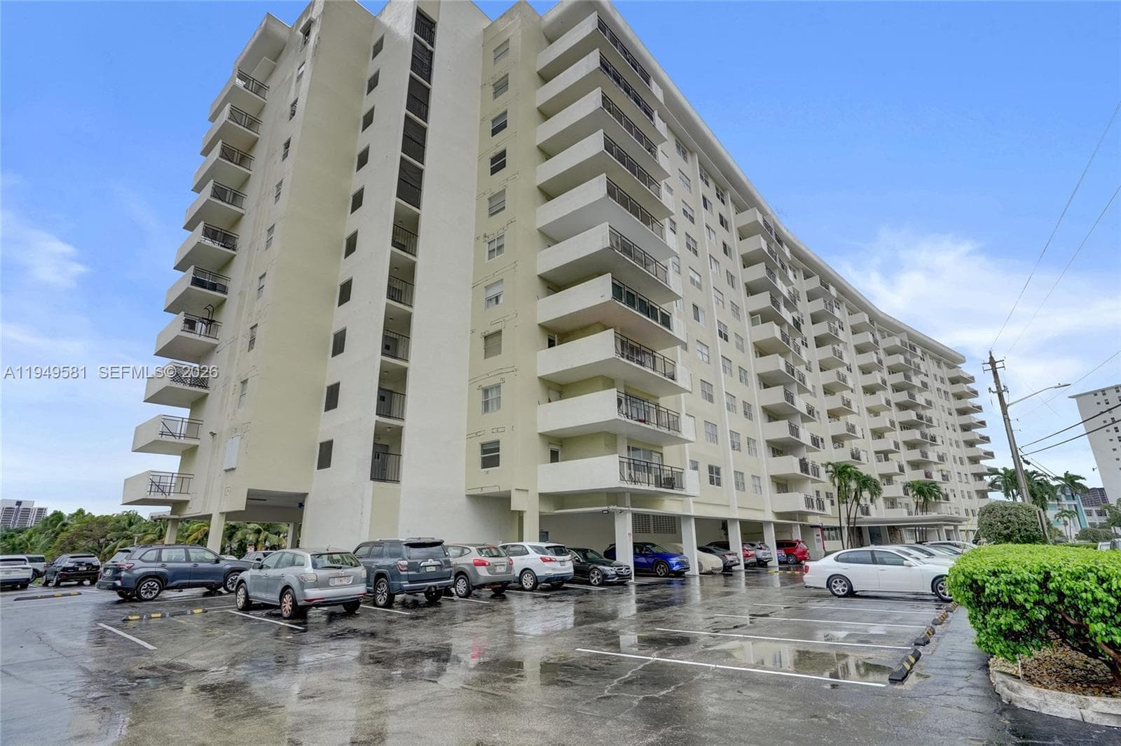 401 Golden Isles Dr 302 photo 11