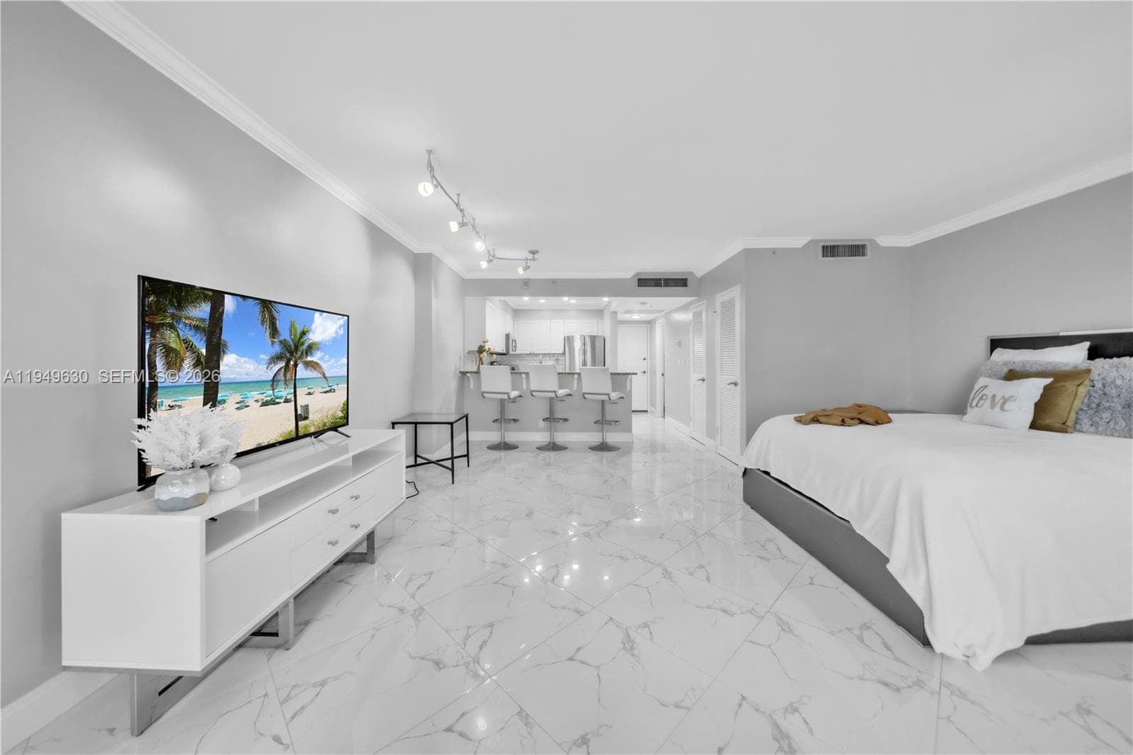 2501 S Ocean Dr 503 photo 2