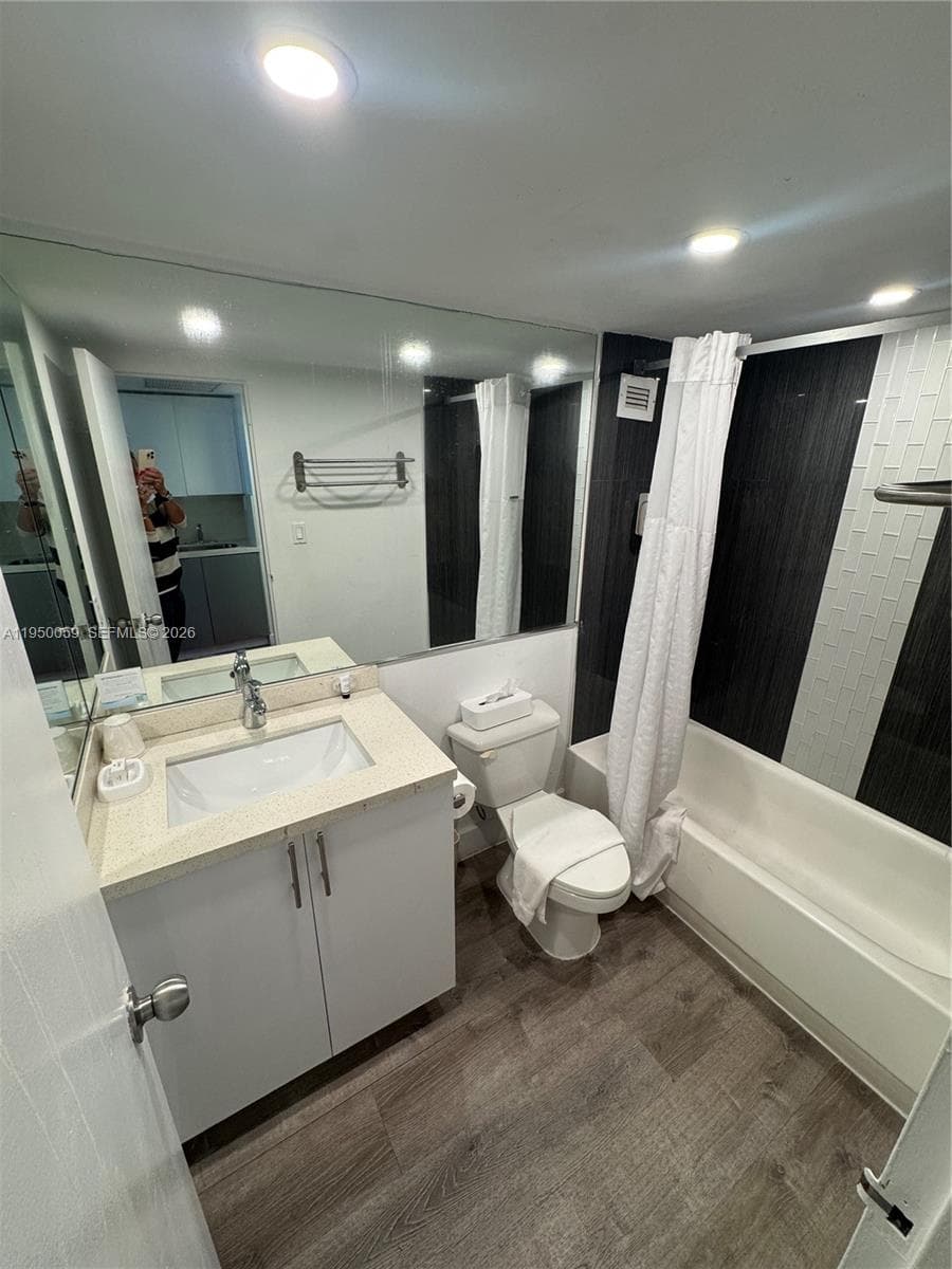 19201 Collins Ave 1018 photo 9