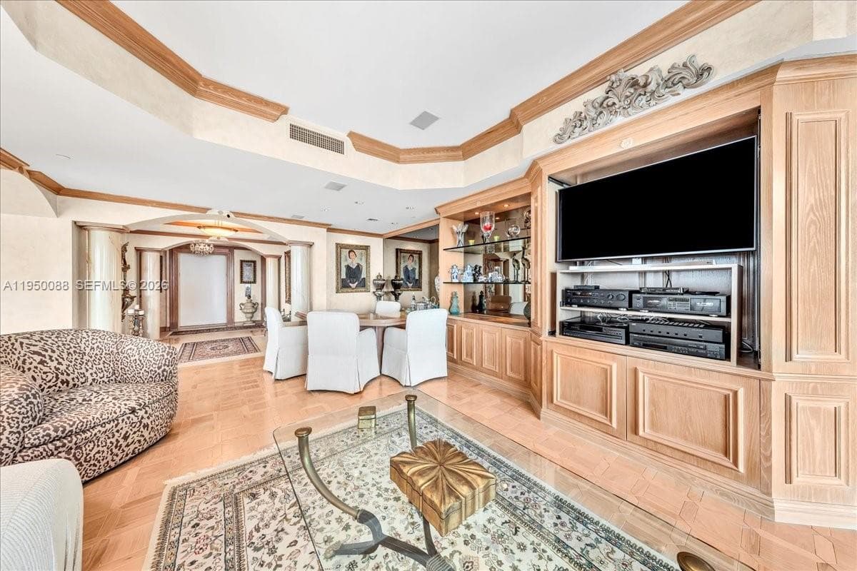 10101 Collins Ave 16B + CAB photo 19