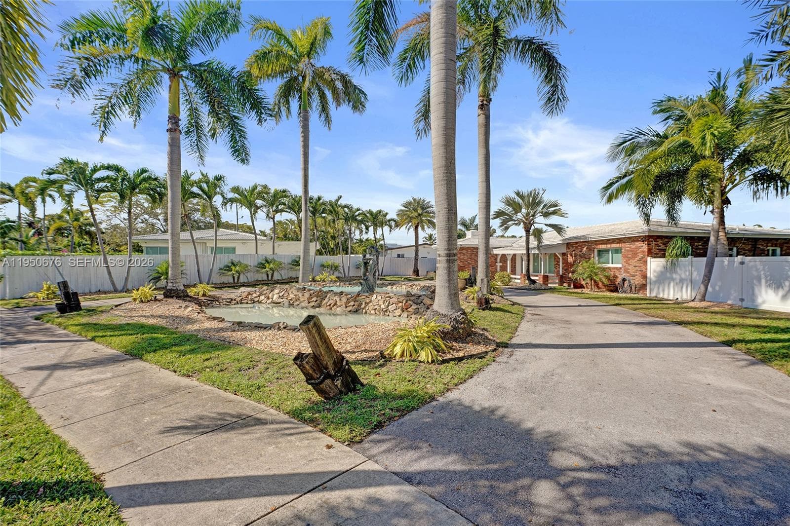 1995 Hibiscus Dr photo 14