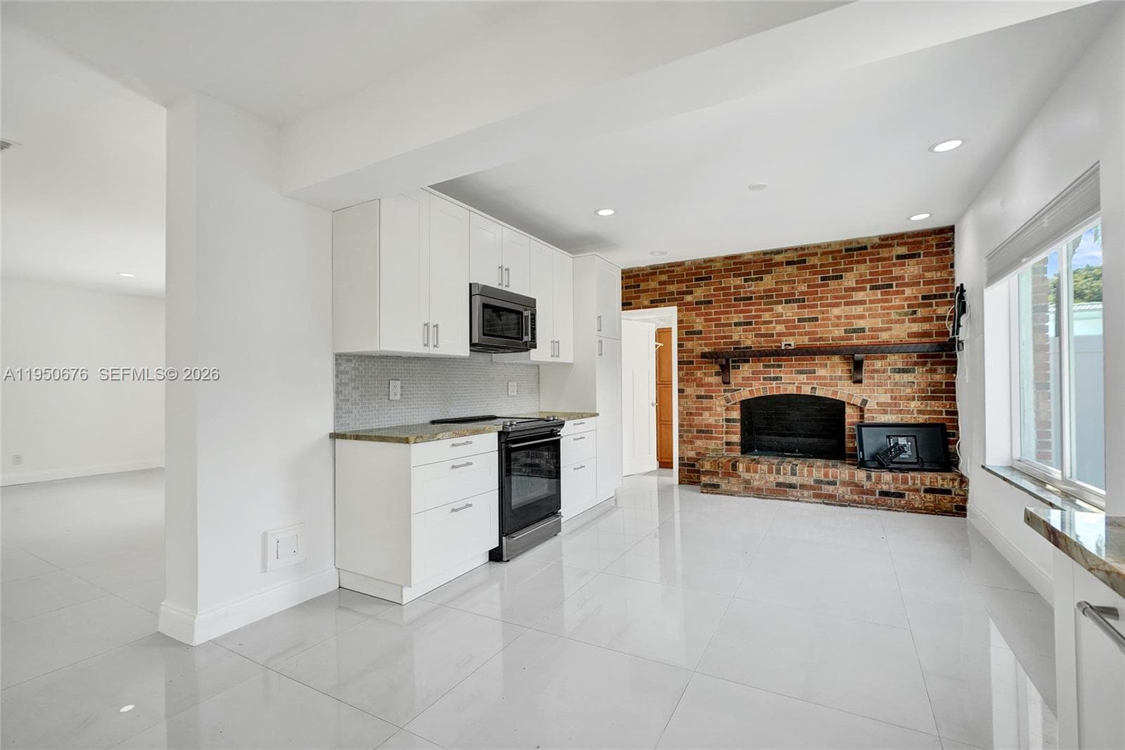 1995 Hibiscus Dr photo 15
