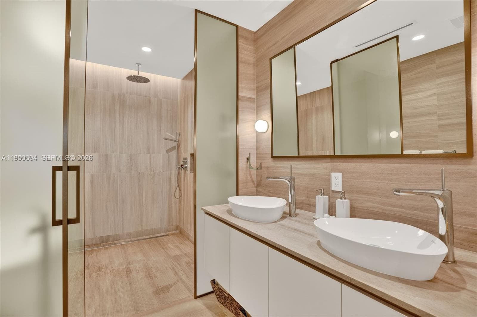 5775 Collins Ave 405 photo 13