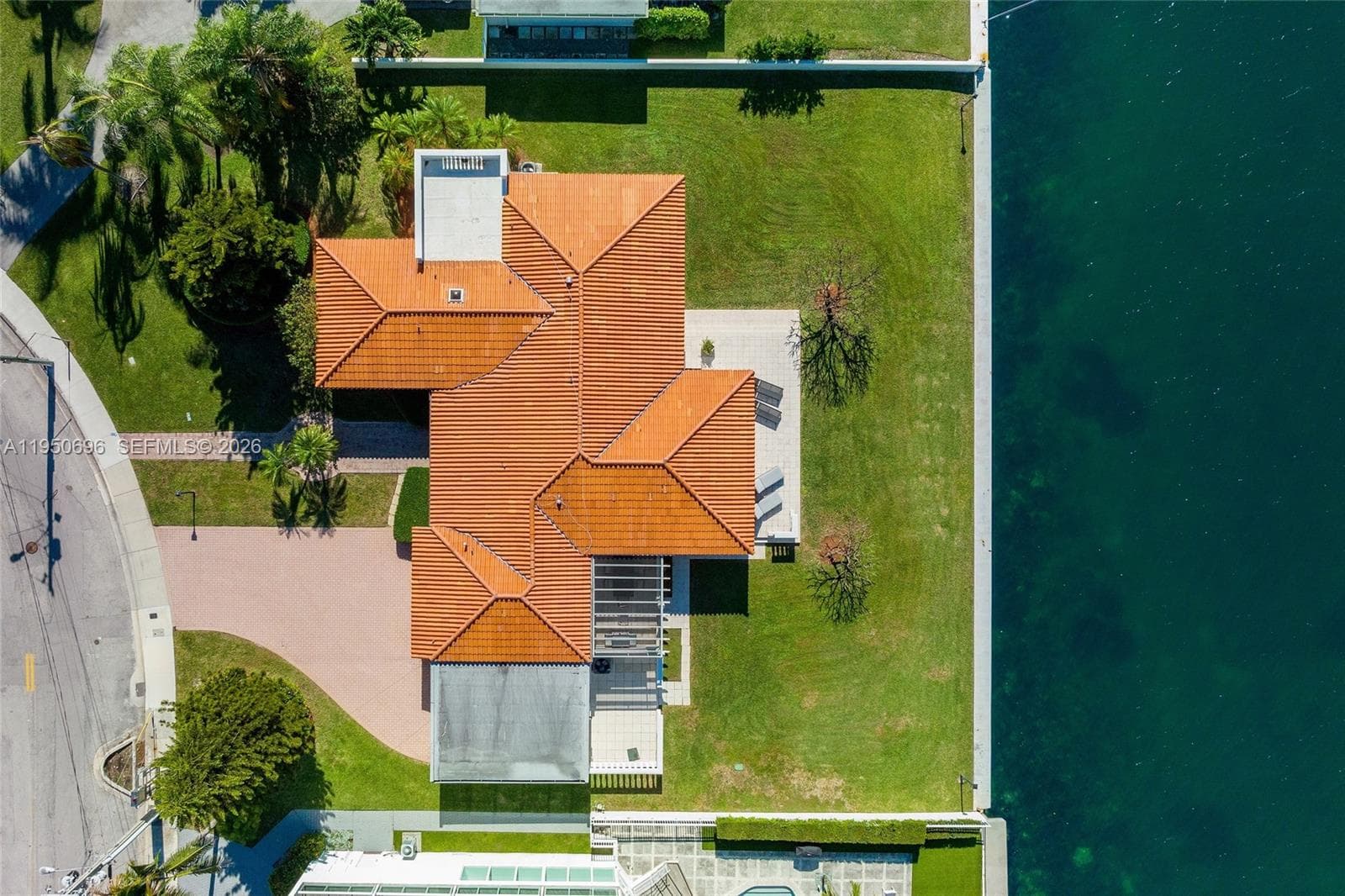 7500 Treasure Dr photo 10