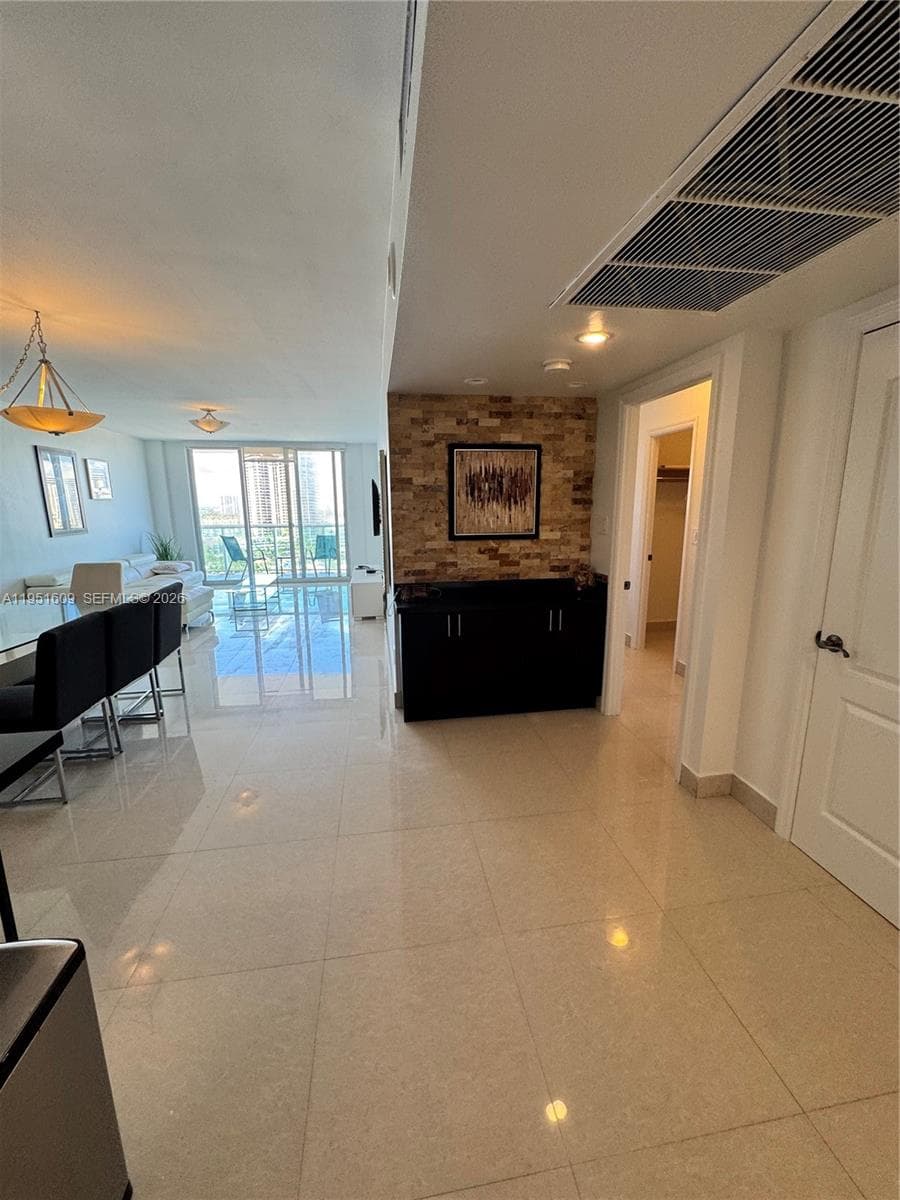 19370 Collins Ave 1520 photo 2