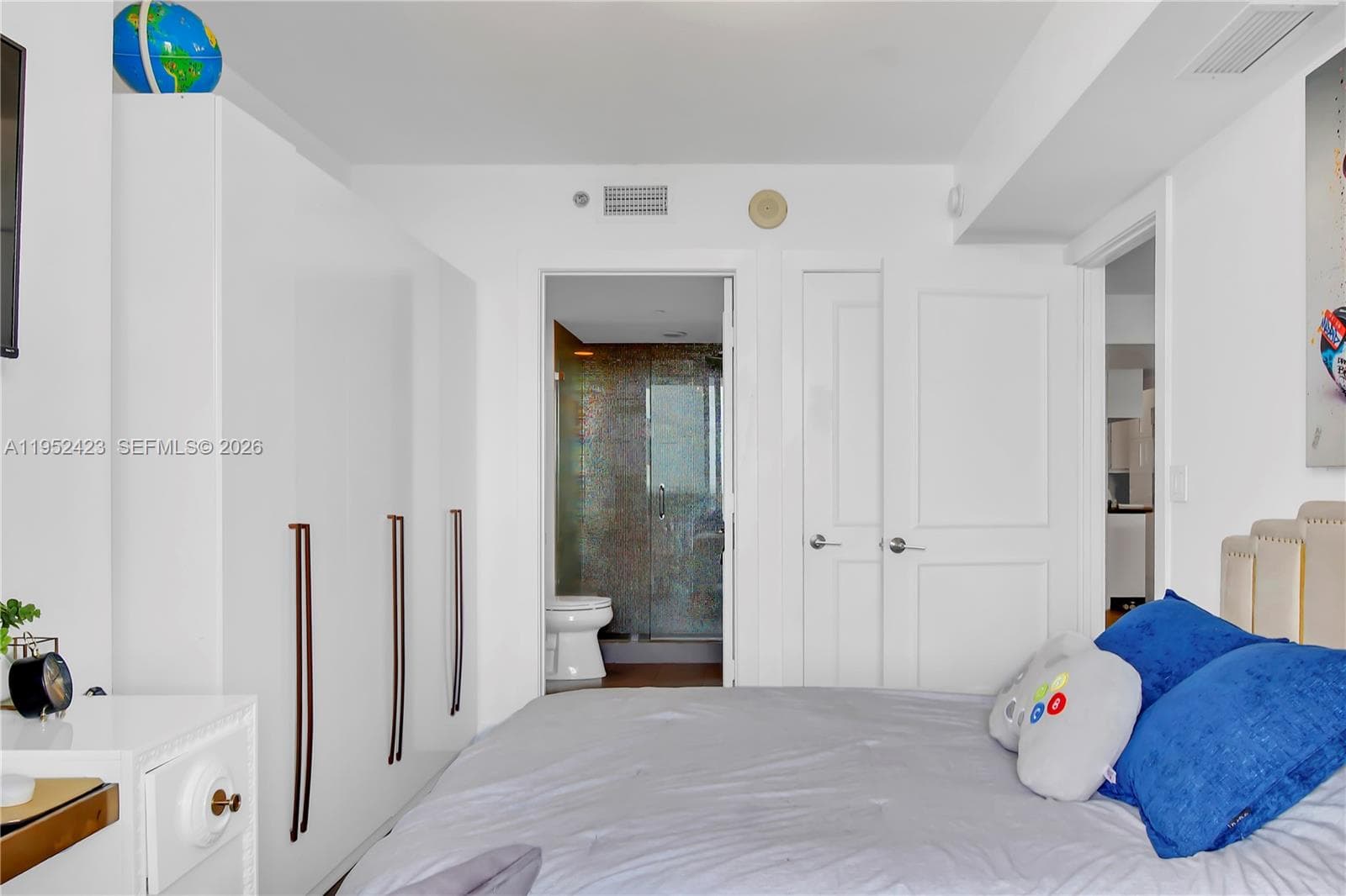 1800 Ocean Dr 2208 photo 17