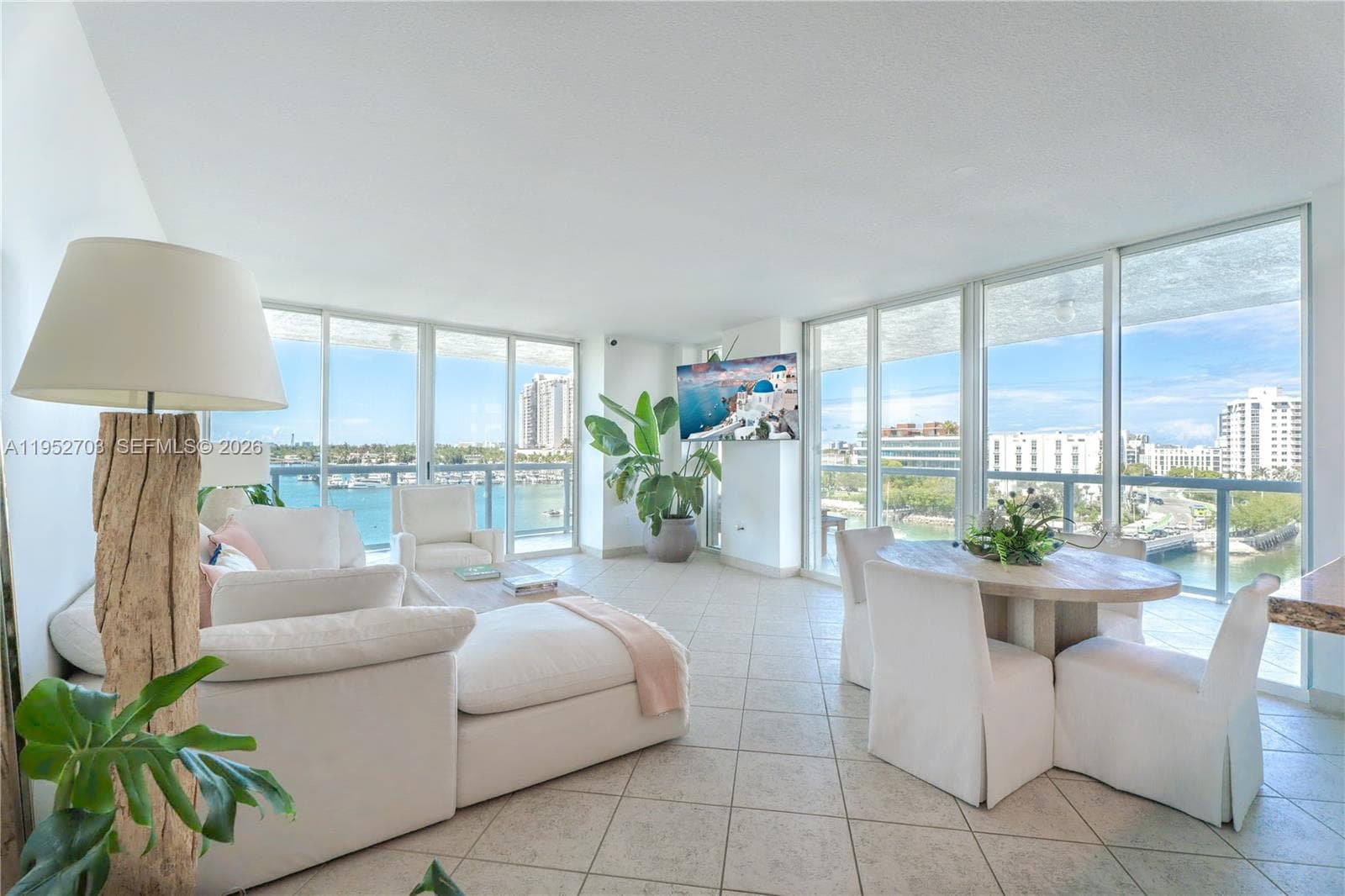 10 Venetian Way 604 photo 1