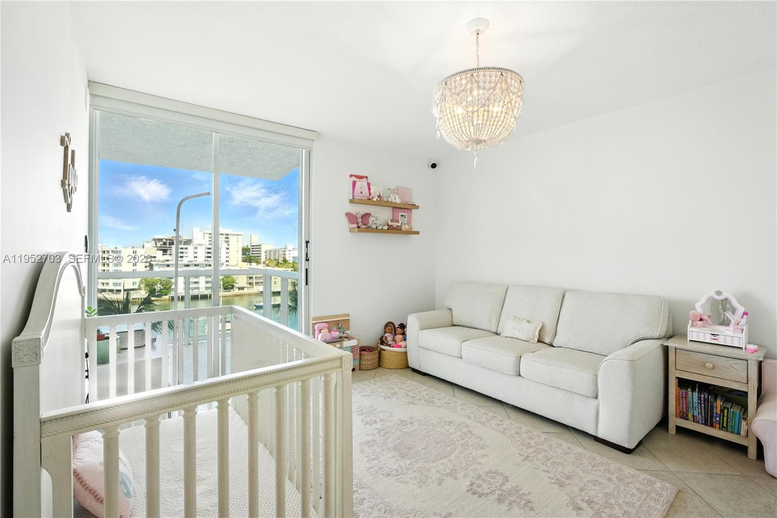 10 Venetian Way 604 photo 11