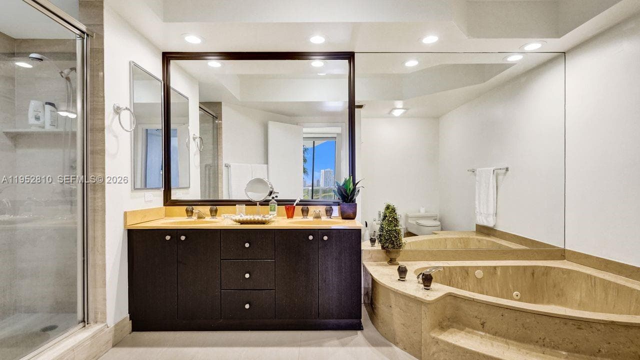 20281 E Country Club Dr 809 photo 24