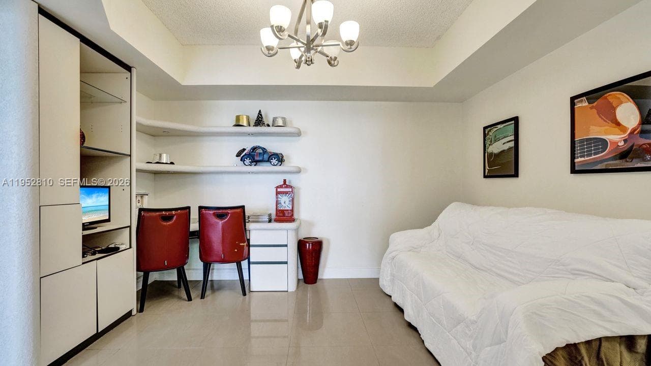 20281 E Country Club Dr 809 photo 11