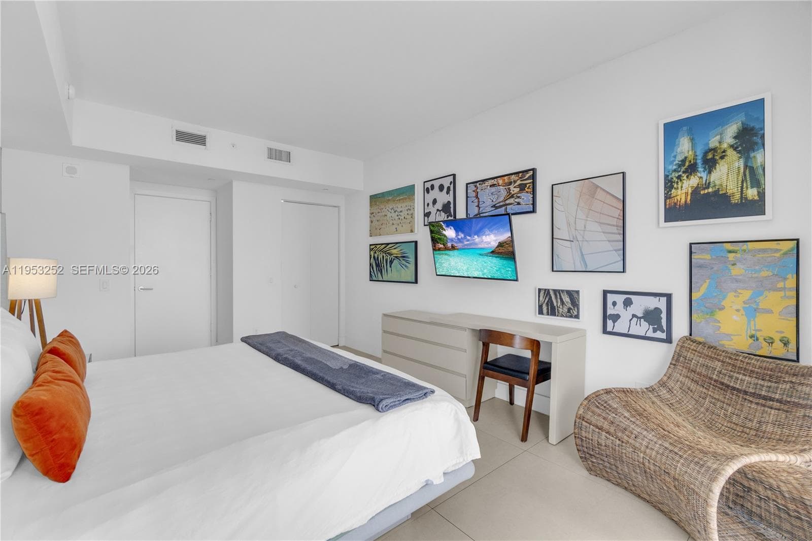 4111 Ocean Dr 1507 photo 13