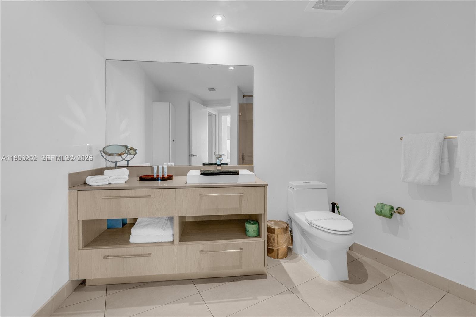 4111 Ocean Dr 1507 photo 15