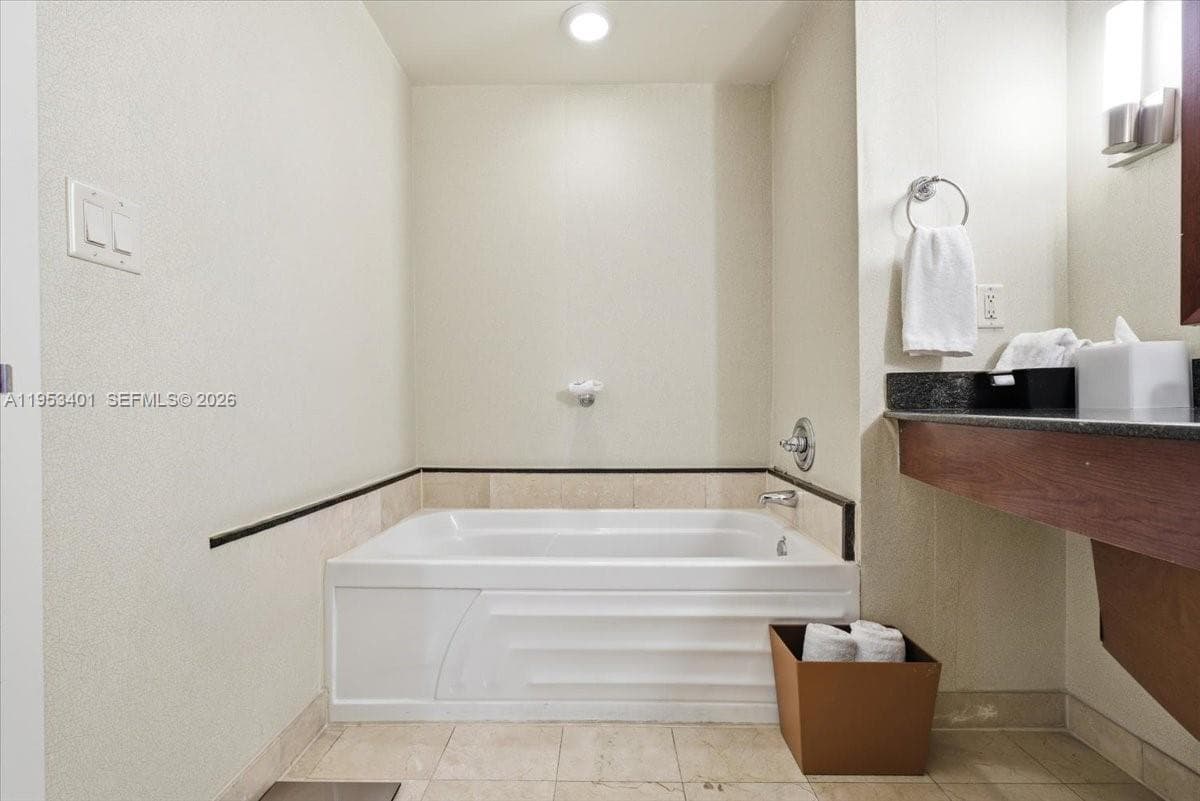 18001 Collins Ave 1111 photo 16