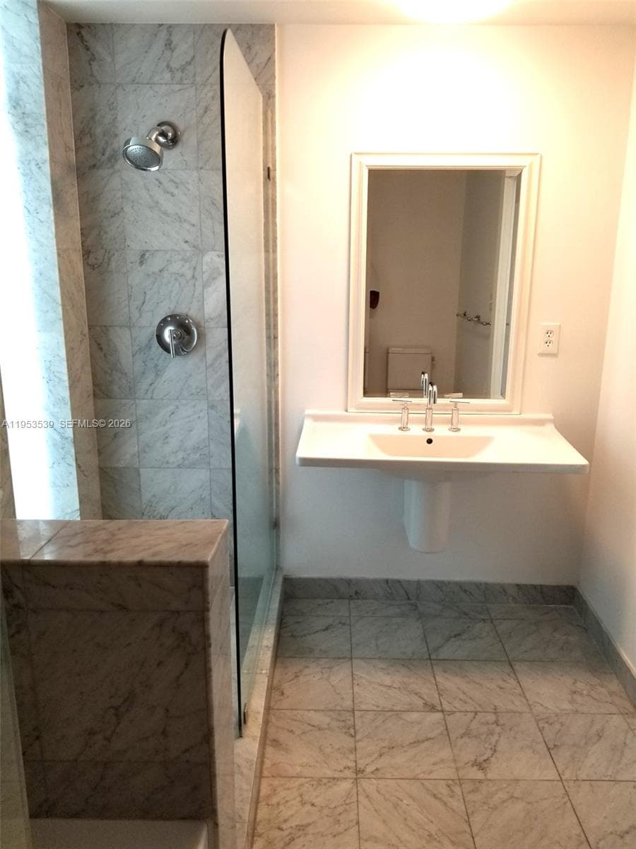 6580 Indian Creek Dr 201 photo 21