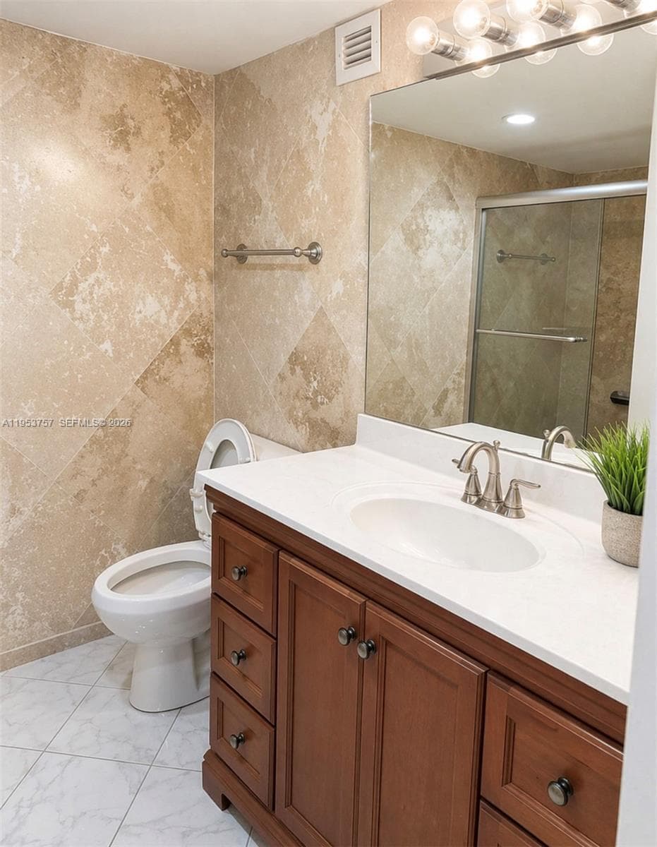 1000 Parkview Dr 528 photo 16