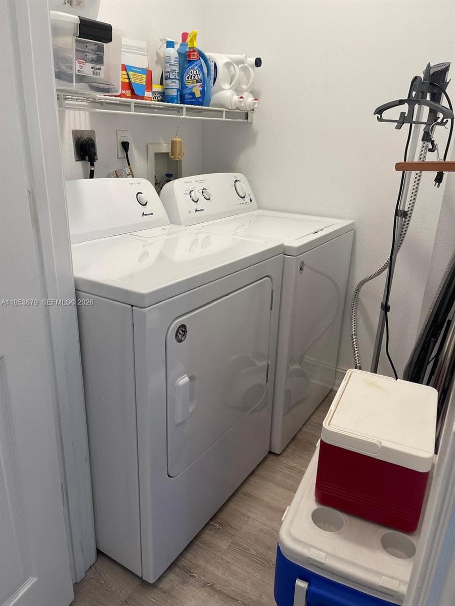 3001 NE 185th St 612 photo 16