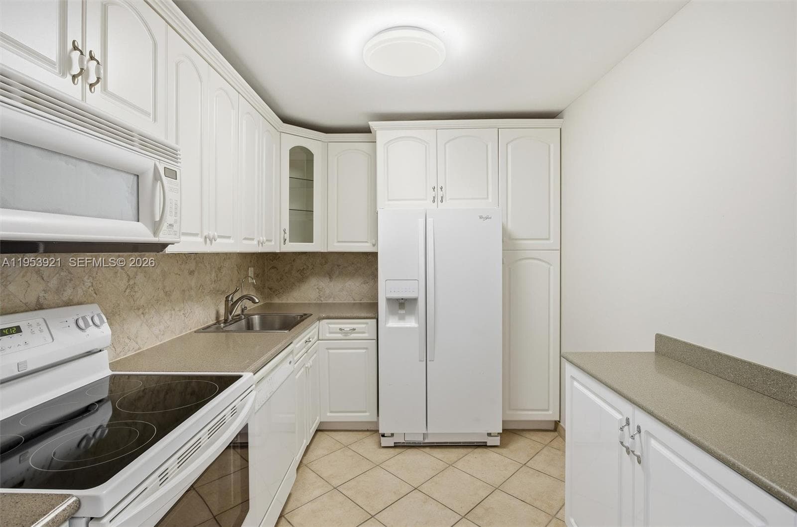 3731 N Country Club Dr 1421 photo 7