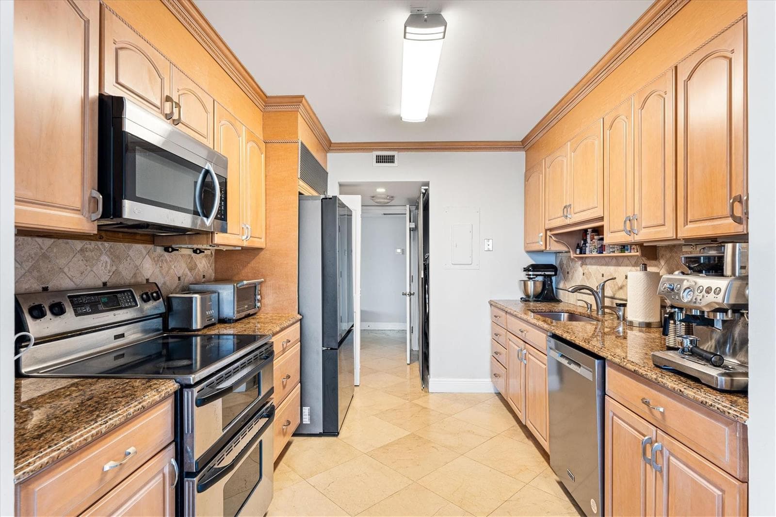 19707 Turnberry Way 9J photo 12