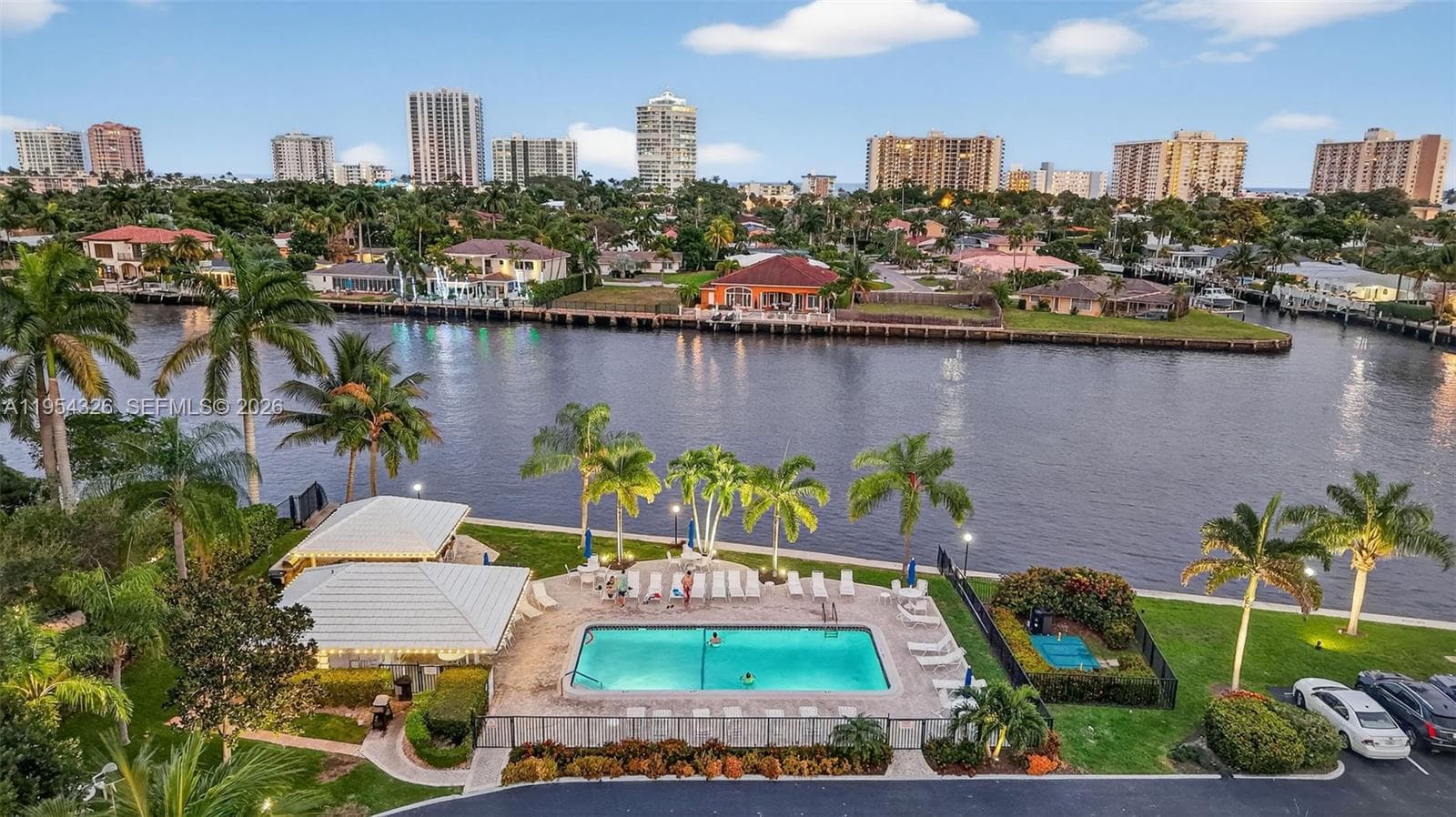 6471 Bay Club Dr 3 photo 2