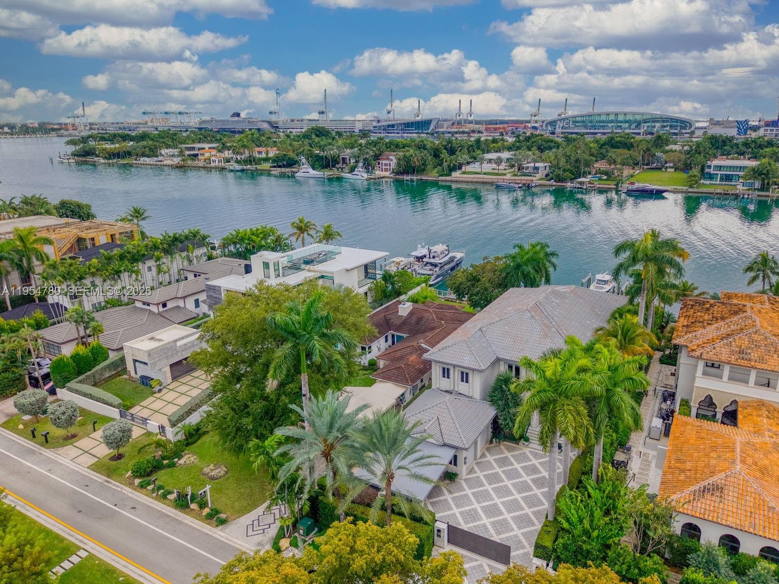 170 Hibiscus Dr photo 11