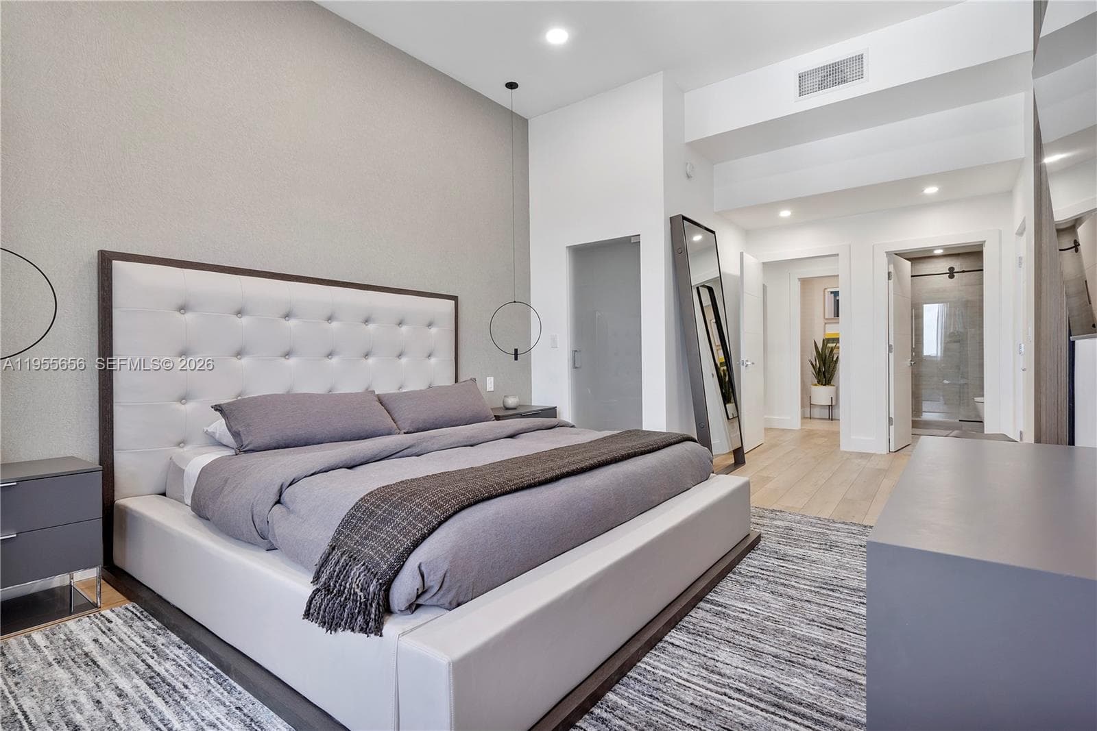 2301 Collins Ave 1633 photo 9