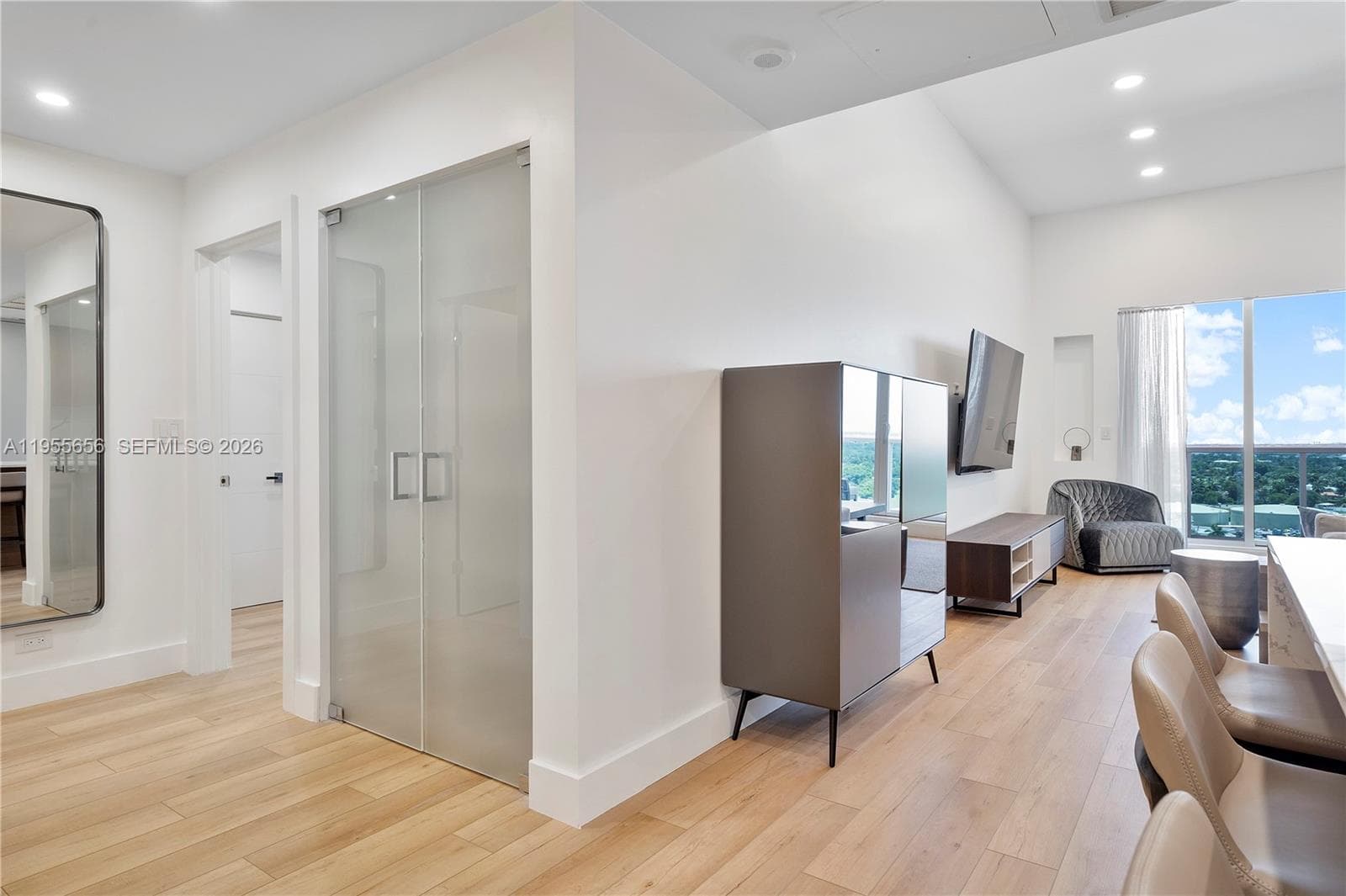 2301 Collins Ave 1633 photo 11
