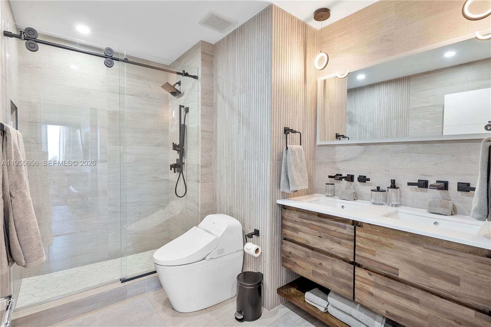 2301 Collins Ave 1633 photo 8