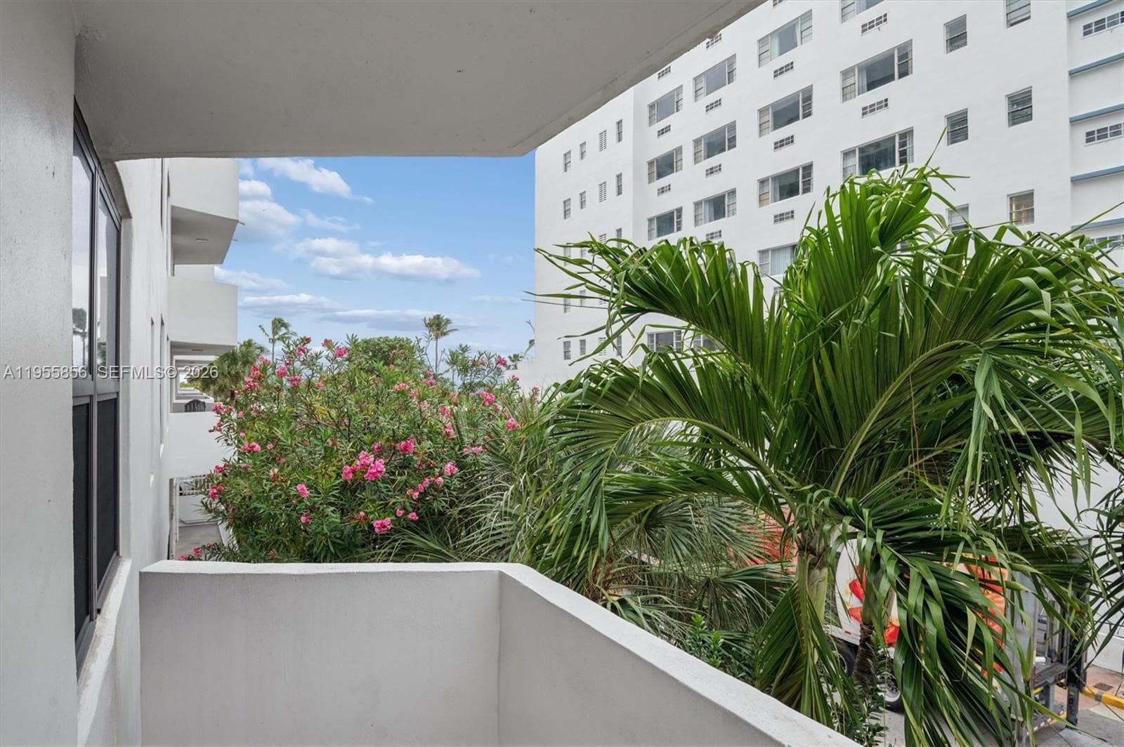 4301 Collins Ave 202 photo 2