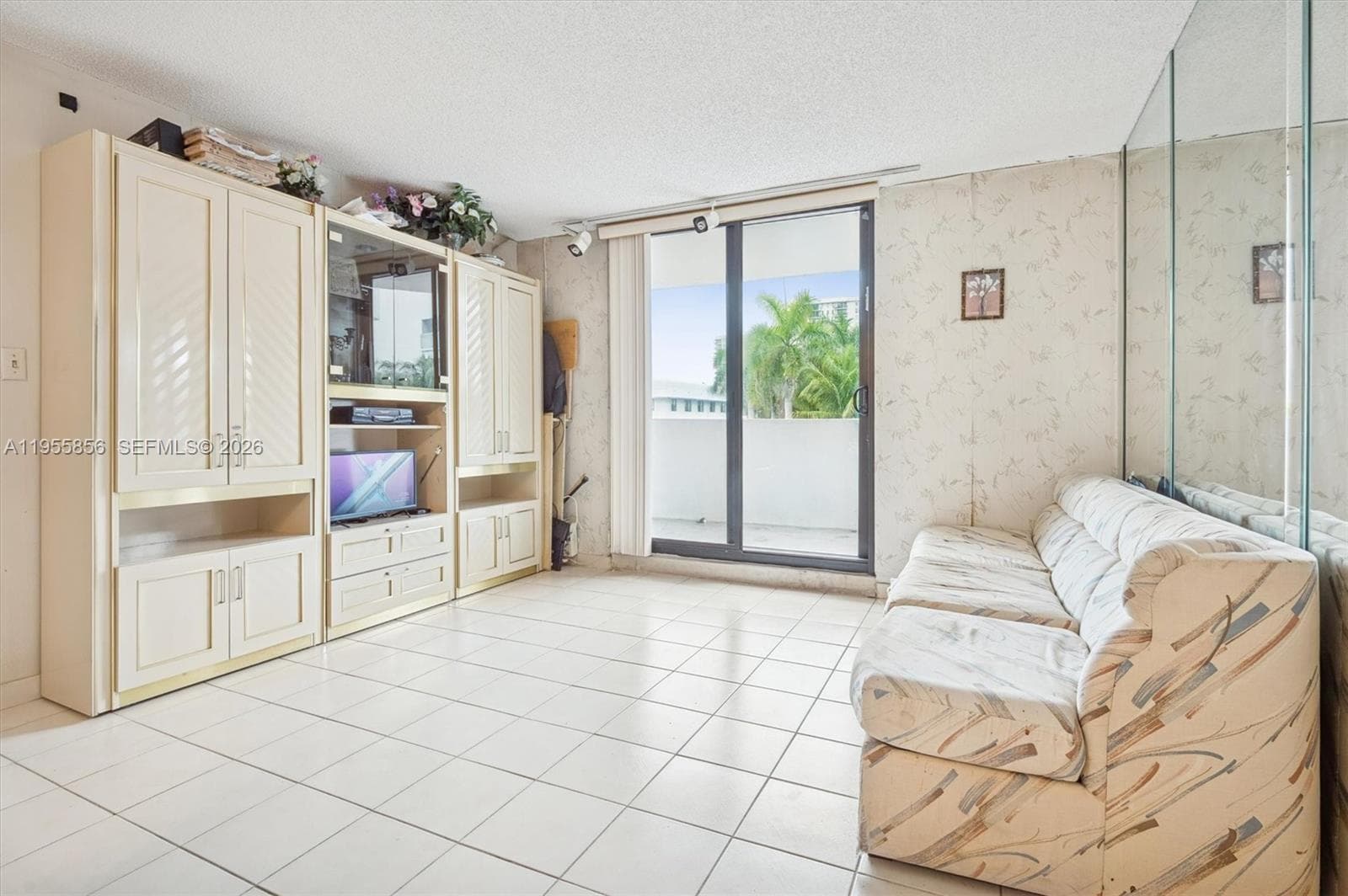 4301 Collins Ave 202 photo 3