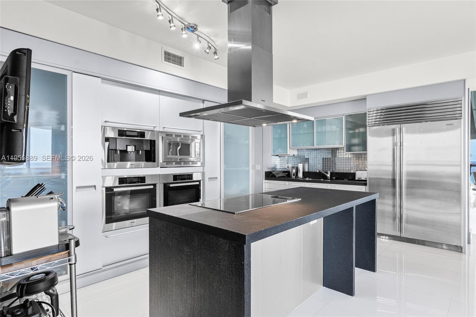 18201 Collins Ave 709 photo 14