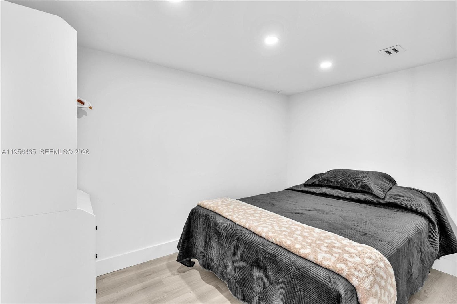 2625 Collins Ave 1109 photo 10