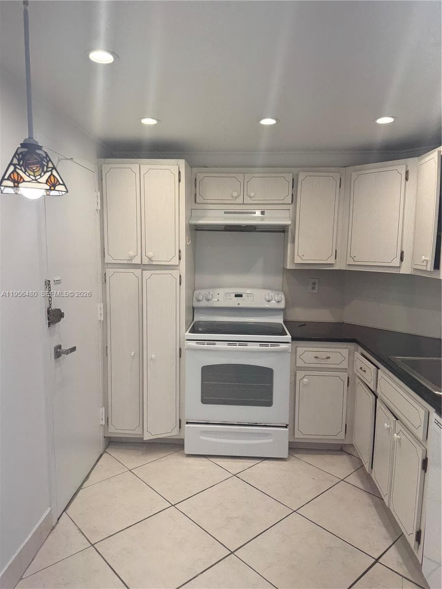 300 Bayview Dr 501 photo 4