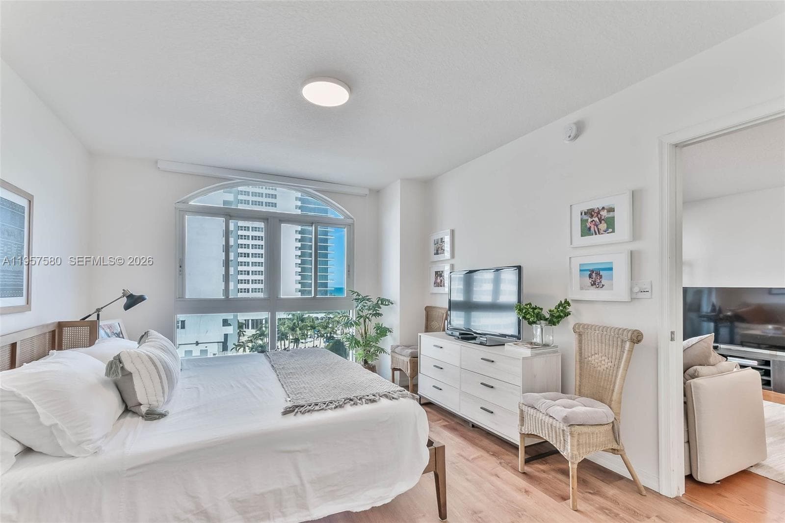 2080 Ocean Dr 506 photo 16