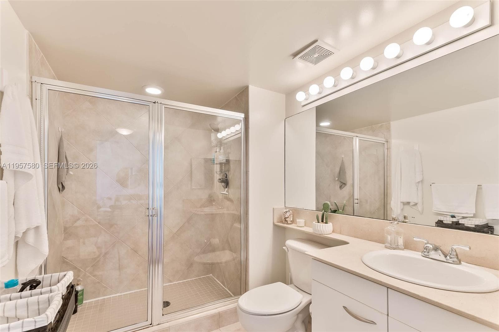 2080 Ocean Dr 506 photo 22