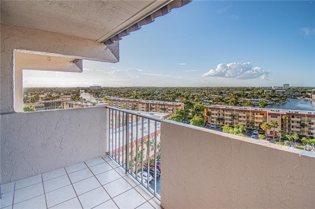 777 S Federal Highway Penthouse 16 photo 21