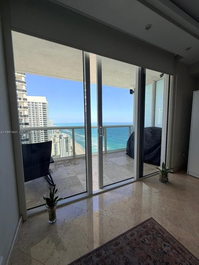 1830 S Ocean Dr 3810 photo 2