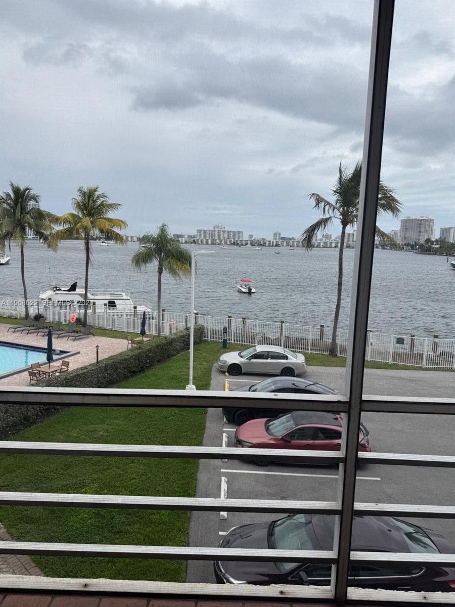 2821 N Miami Beach Blvd 3L photo 2