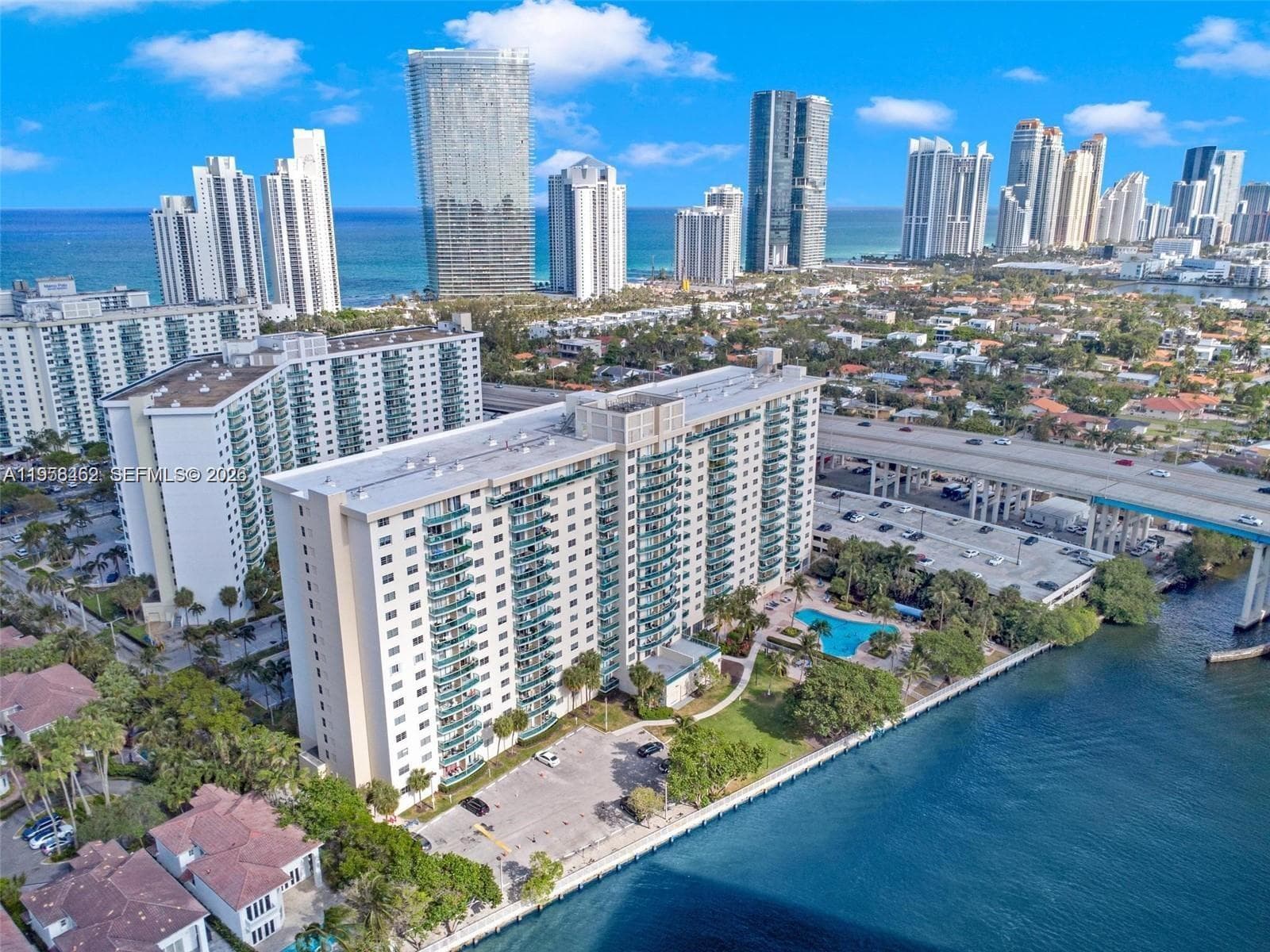 19390 Collins Ave 302A photo 2