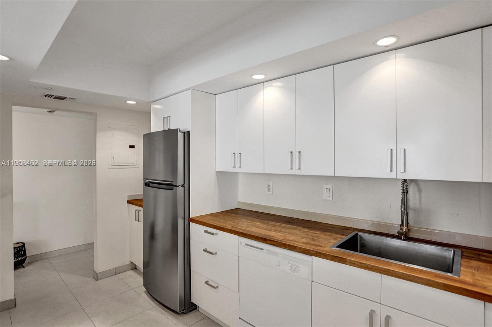 19390 Collins Ave 302A photo 7
