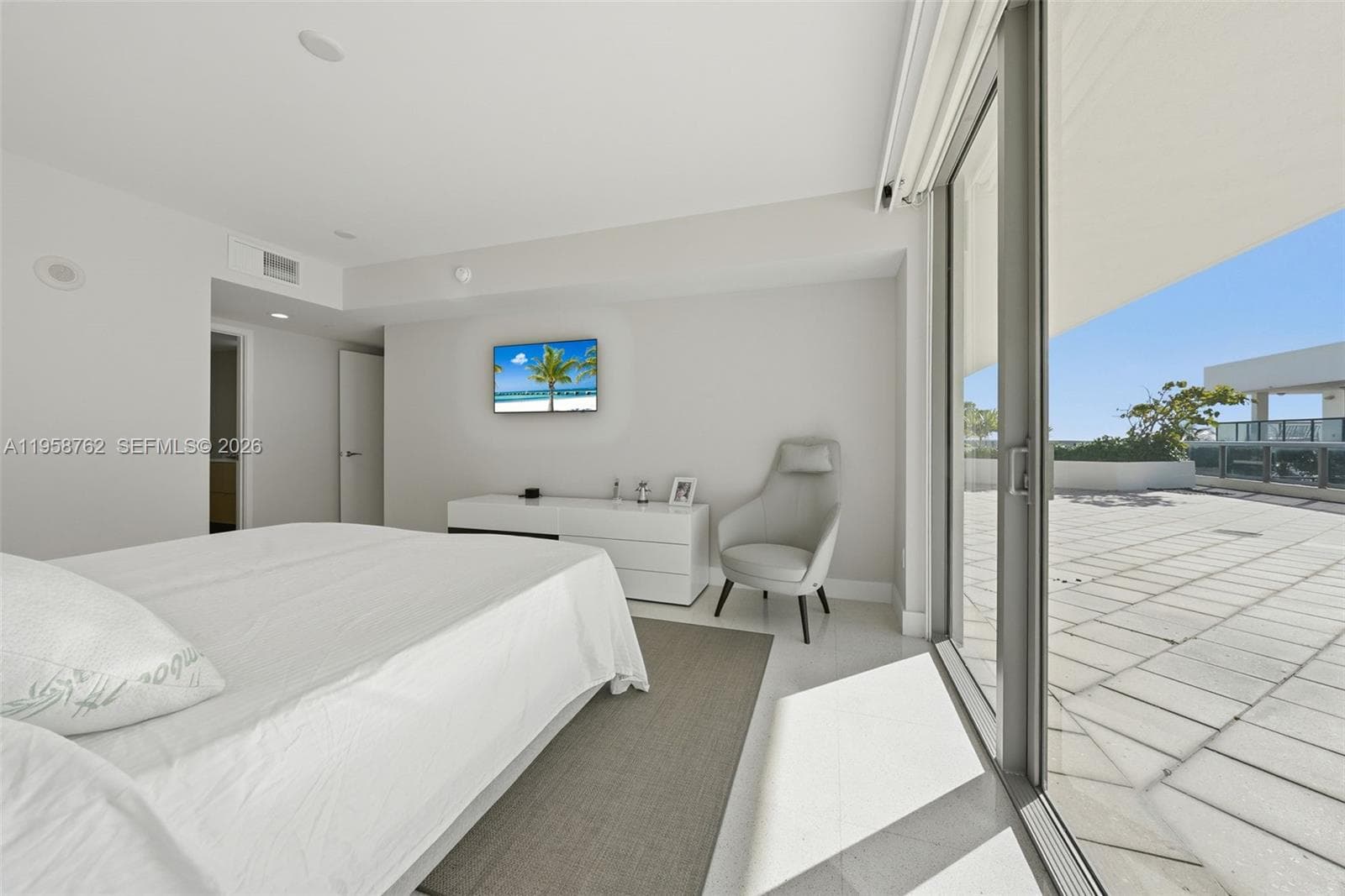 5875 Collins Ave 502 photo 8