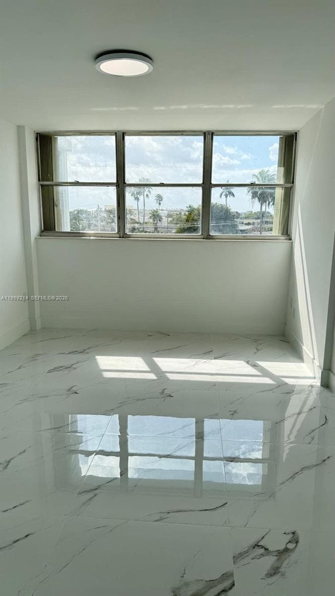 16850 S Glades Dr 4J photo 9