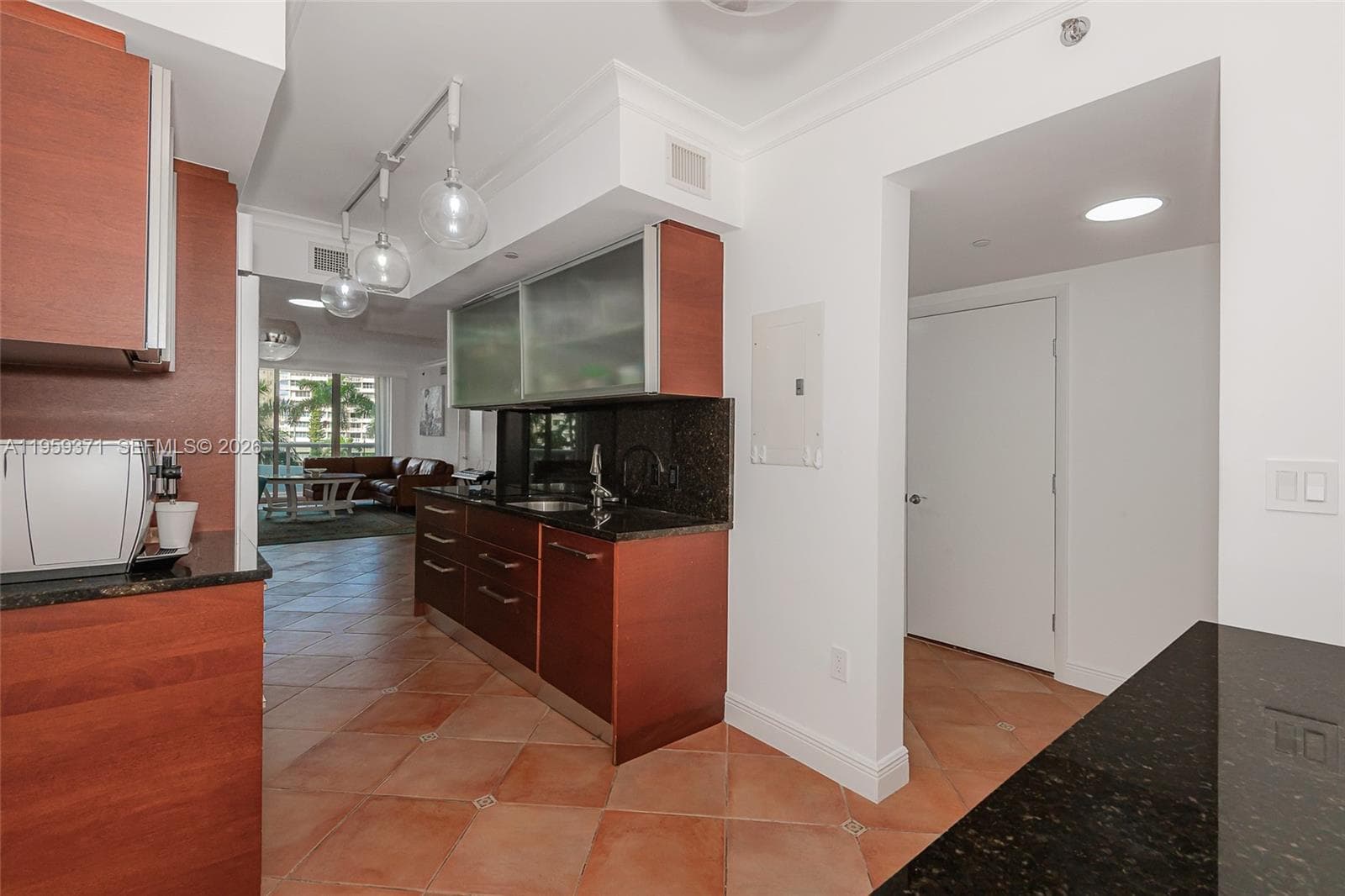 1850 Ocean Dr 408 photo 12