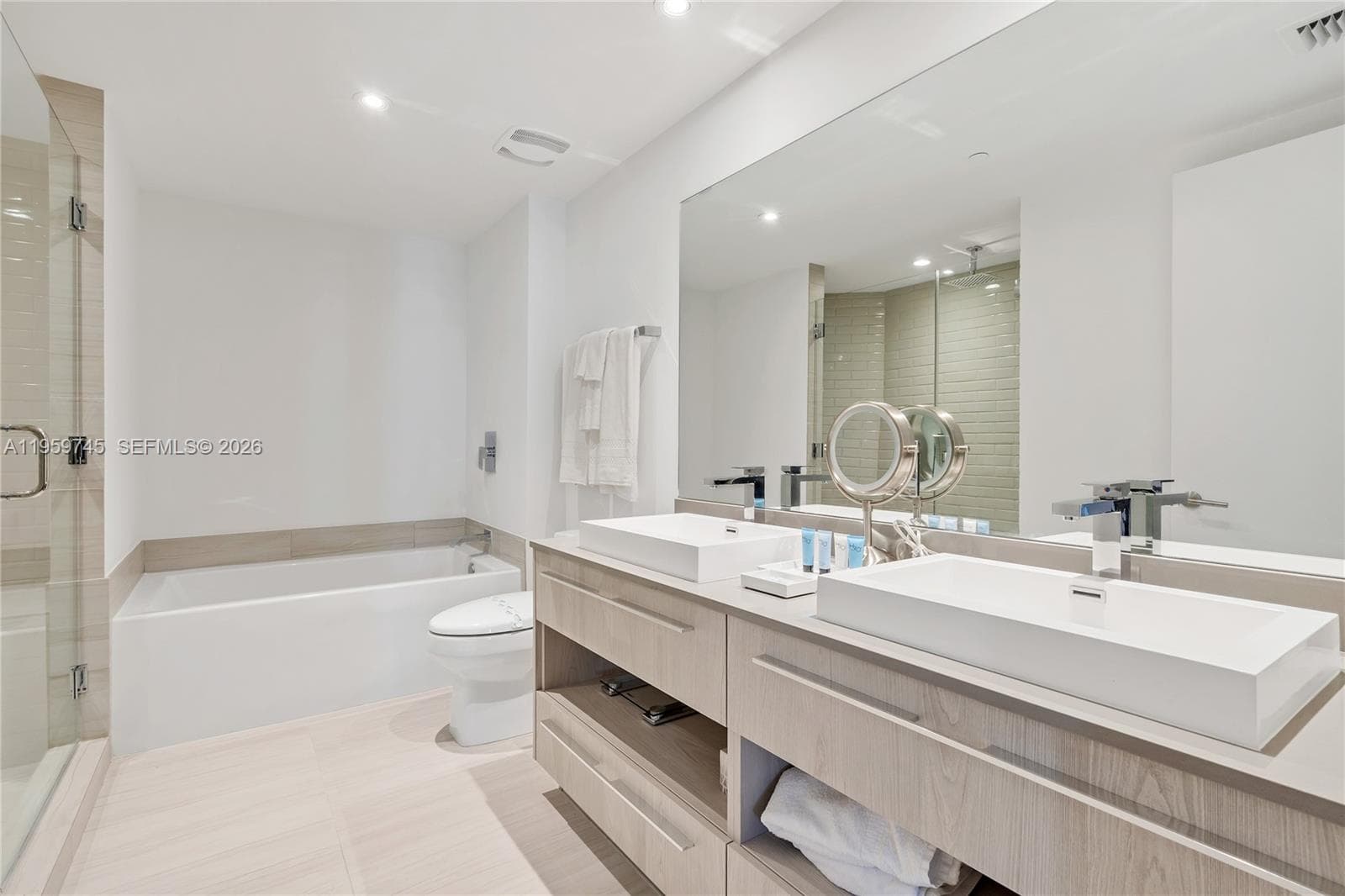 4010 Ocean Dr R2301 photo 18