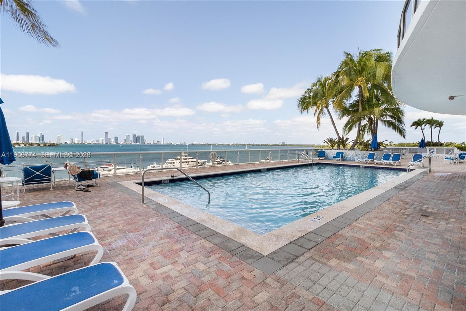 1900 Sunset Harbour Dr PH03 photo 17