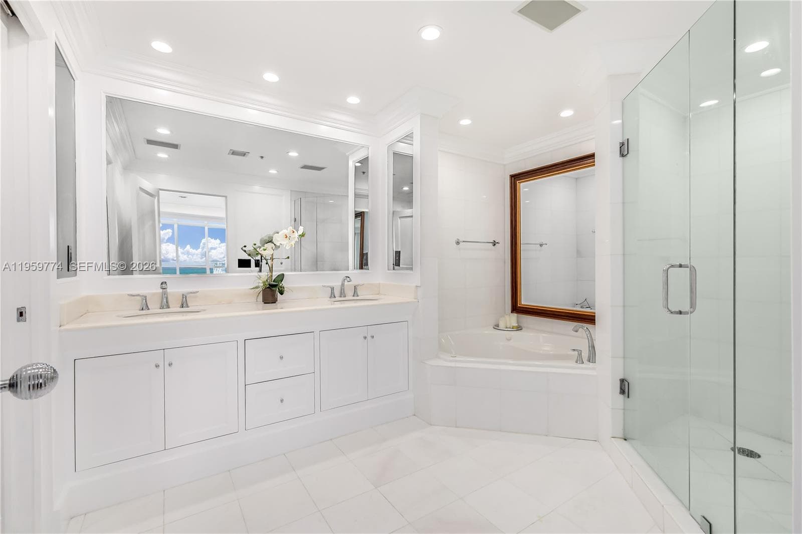 1900 Sunset Harbour Dr PH03 photo 12
