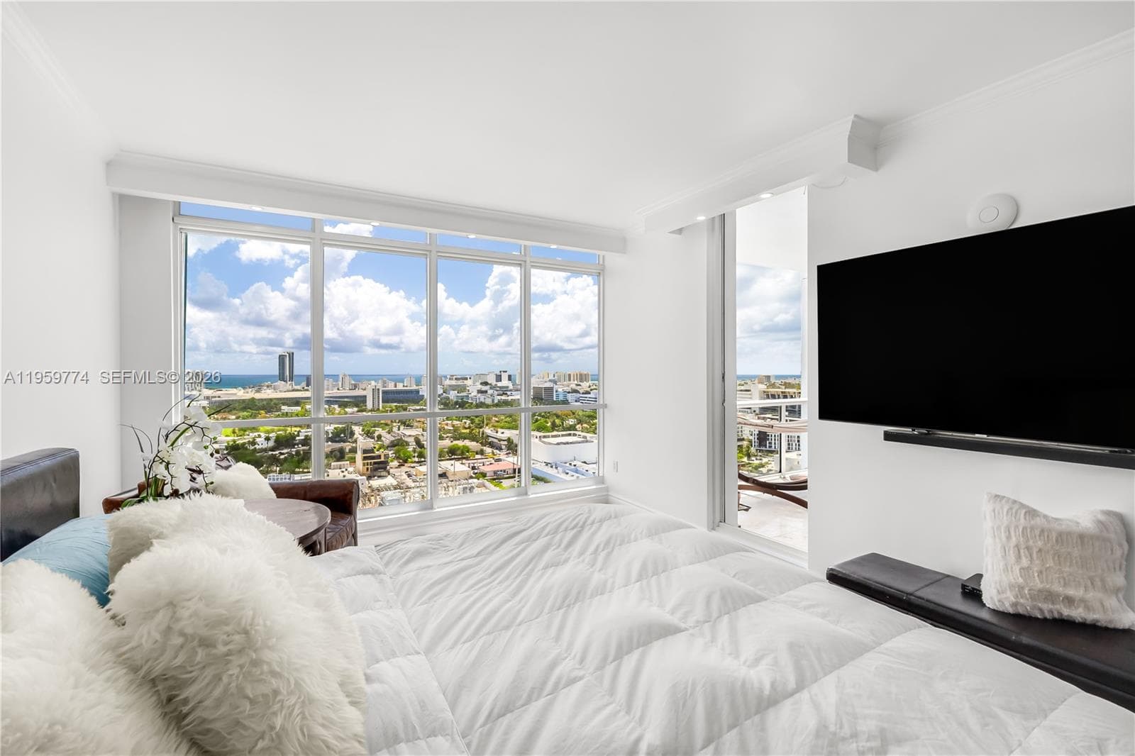 1900 Sunset Harbour Dr PH03 photo 9