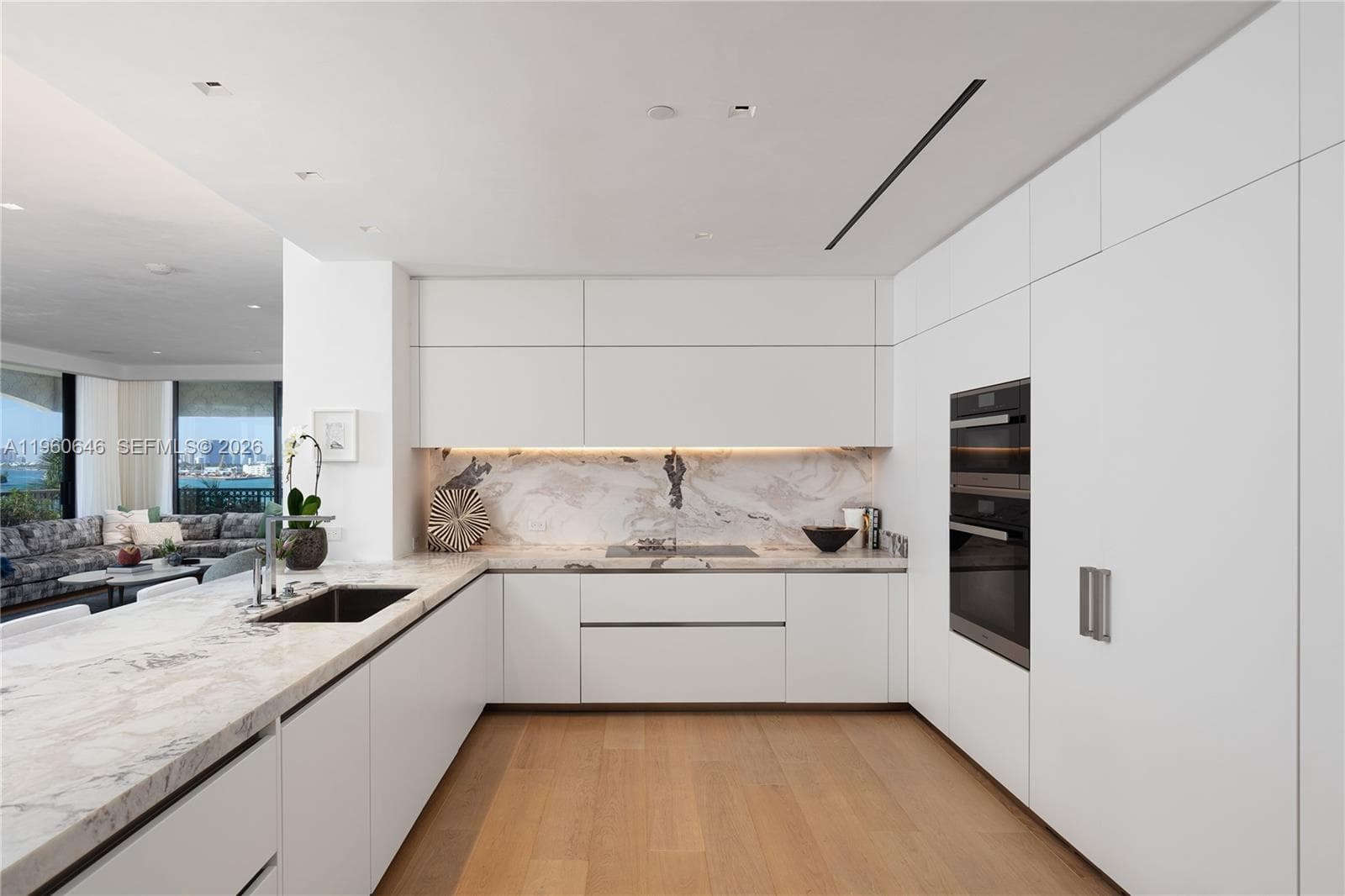 6800 Fisher Island Drive 6851 photo 12